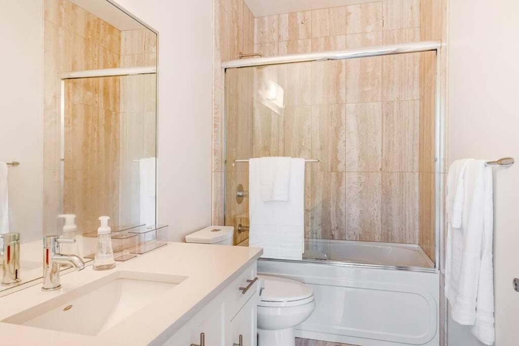 Cedar Hill Sunlit Stay - Bright Spacious & Modern Victoria Exterior foto